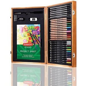 DERWENT Academy Wooden Gift Box, drevený darčekový kufrík, výtvarná sada pasteliek a ceruziek, 30 ks